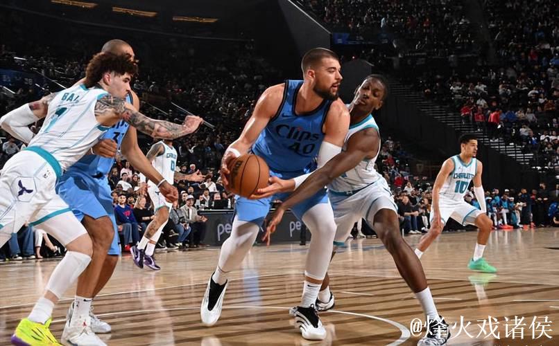 伊维察-祖巴茨半场出战17分钟,3投2中得到4分7篮板 伊维察-祖巴茨半场出战17分钟,3投2中得到4分7篮板